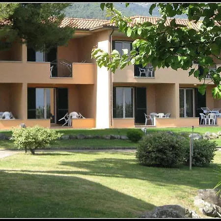 Isola Hotel 3*