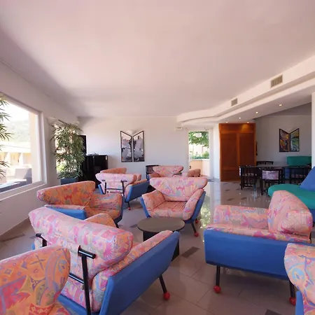 Isola Hotel 3*