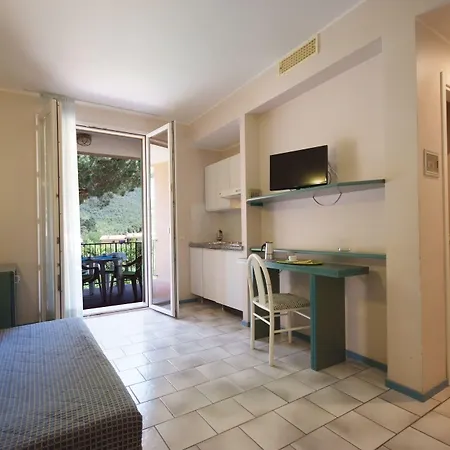 Isola Hotel 3*