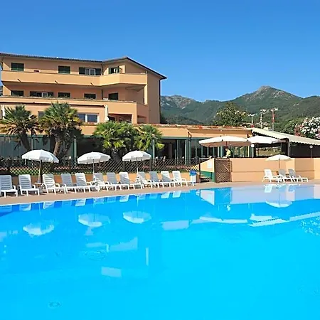Isola מלון 3*