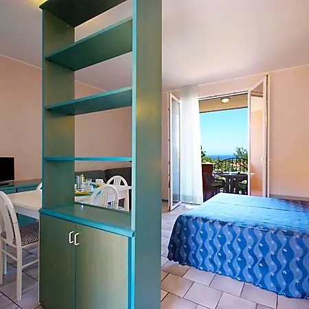Isola 3*